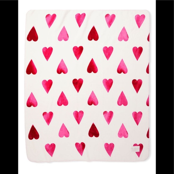 Victoria’s Secret Cozy Plush Fleece Heart Blanket NWT - Picture 1 of 6